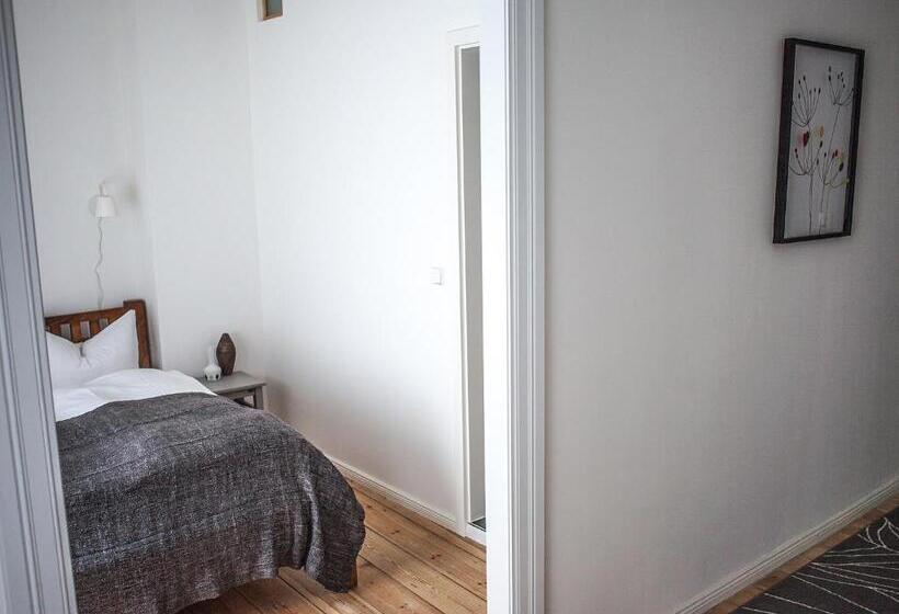 سوییت, Pension Absolut Berlin