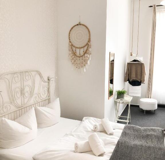 اتاق استاندارد با سرویس بهداشتی مشترک, Pension Absolut Berlin