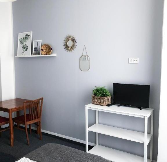 اتاق استاندارد با سرویس بهداشتی مشترک, Pension Absolut Berlin