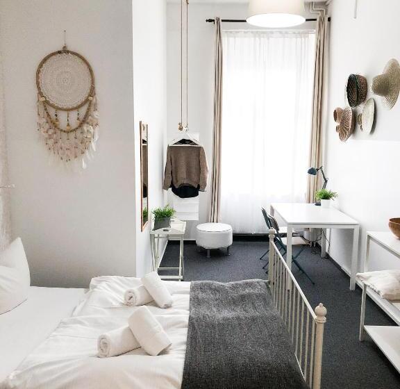 اتاق استاندارد با سرویس بهداشتی مشترک, Pension Absolut Berlin