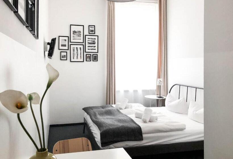 اتاق استاندارد با سرویس بهداشتی مشترک, Pension Absolut Berlin