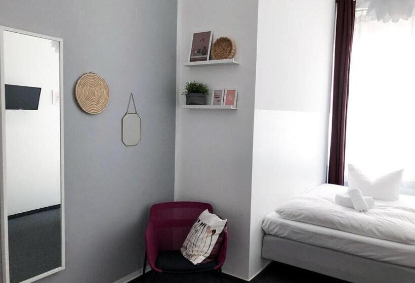 اتاق استاندارد یک تخته با سرویس بهداشتی مشترک, Pension Absolut Berlin