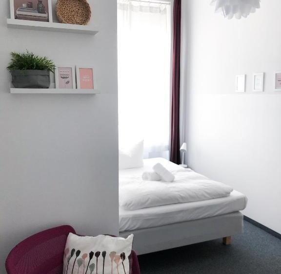 اتاق استاندارد یک تخته با سرویس بهداشتی مشترک, Pension Absolut Berlin