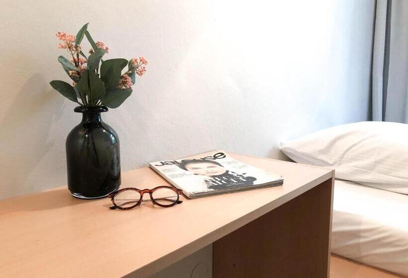 اتاق استاندارد یک نفره, Pension Absolut Berlin