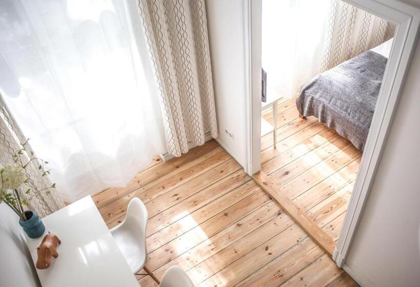 سوییت, Pension Absolut Berlin