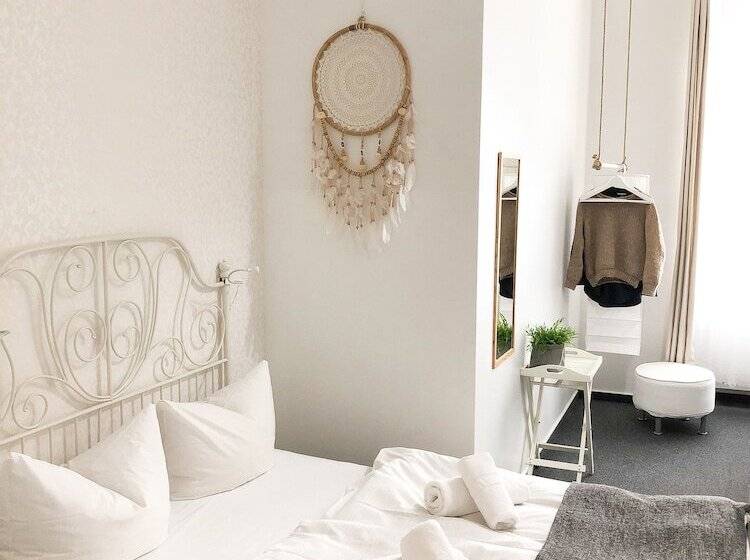 اتاق استاندارد با سرویس بهداشتی مشترک, Pension Absolut Berlin