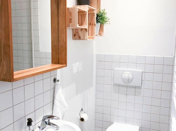 اتاق استاندارد یک تخته با سرویس بهداشتی مشترک, Pension Absolut Berlin