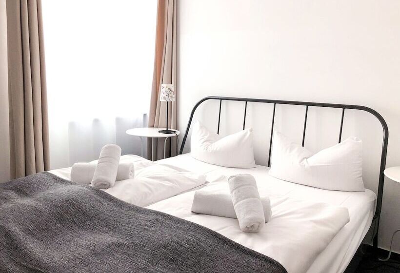 اتاق استاندارد با سرویس بهداشتی مشترک, Pension Absolut Berlin