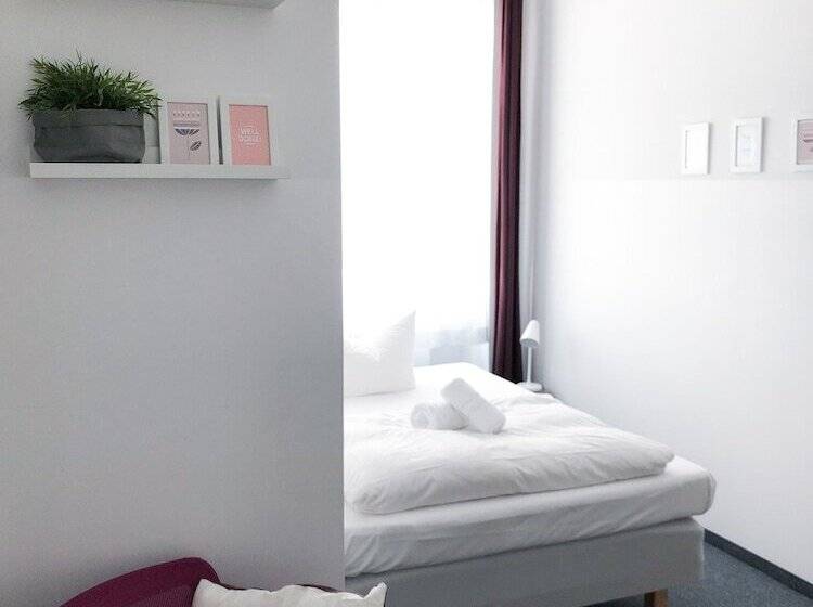 اتاق استاندارد یک تخته با سرویس بهداشتی مشترک, Pension Absolut Berlin