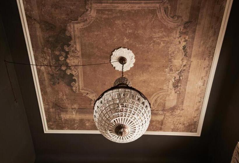 Chambre Familiale, Villa Tower Inn