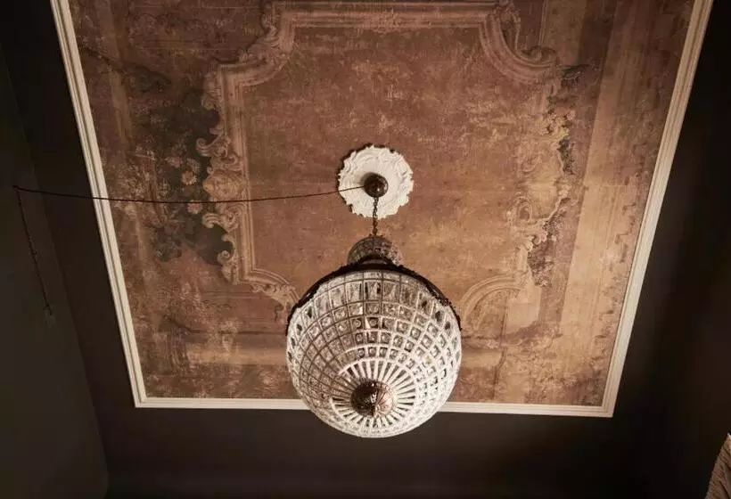 اتاق خانوادگی, Villa Tower Inn