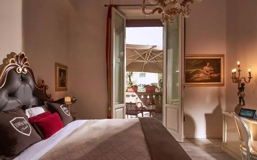 اتاق لوکس با بالکن, Villa Tower Inn