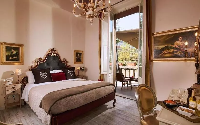 اتاق لوکس با بالکن, Villa Tower Inn