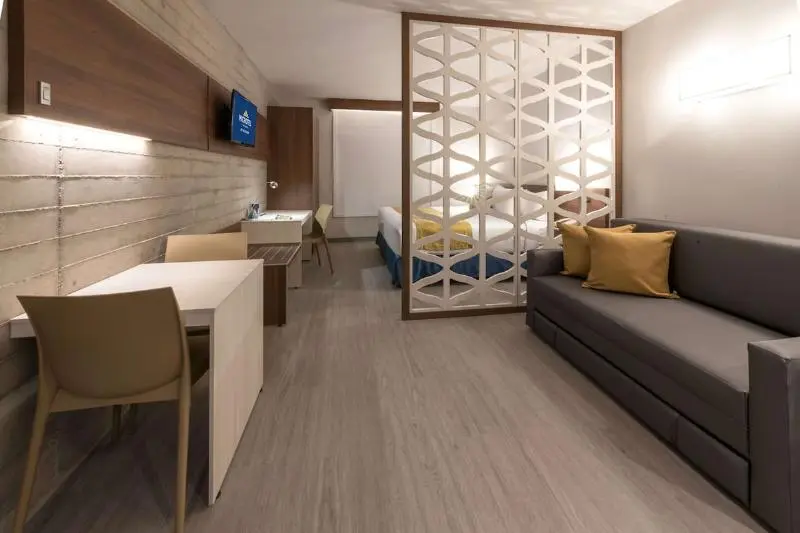 キングサイズベッドのスイートルーム, Microtel Inn & Suites By Wyndham Guadalajara Sur
