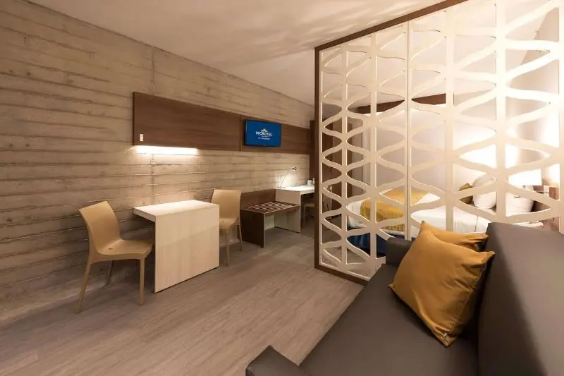 キングサイズベッドのスイートルーム, Microtel Inn & Suites By Wyndham Guadalajara Sur