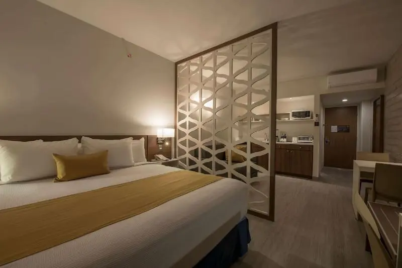 キングサイズベッドのスイートルーム, Microtel Inn & Suites By Wyndham Guadalajara Sur
