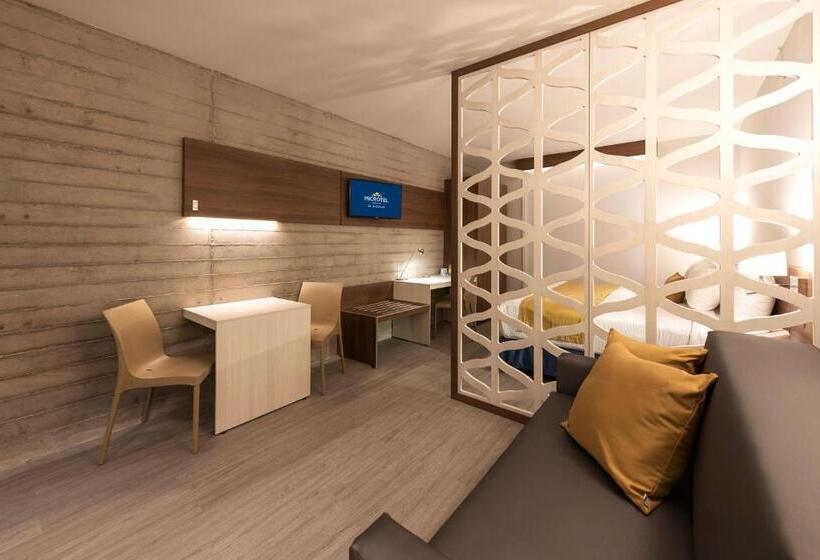 带大床的套房, Microtel Inn & Suites By Wyndham Guadalajara Sur