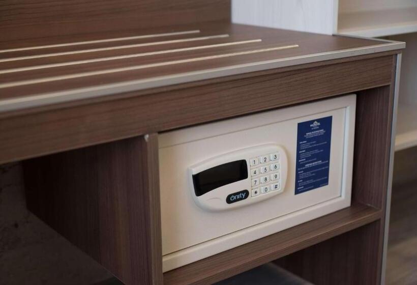 适合残疾人使用的标准间, Microtel Inn & Suites By Wyndham Guadalajara Sur