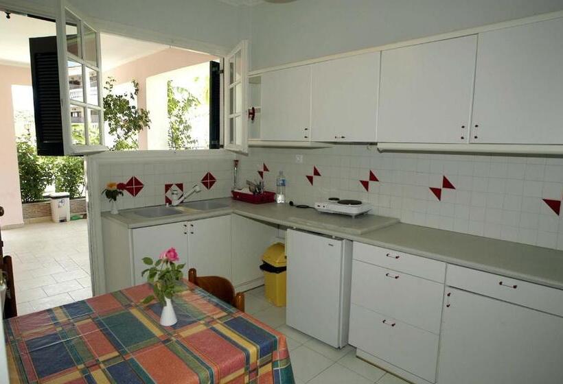 آپارتمان خانوادگی, Acapulco Marinos Apartments Adults Only