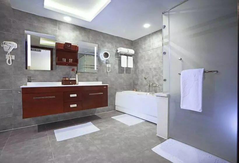 اتاق لوکس, Pickalbatros White Beach Resort  Hurghada