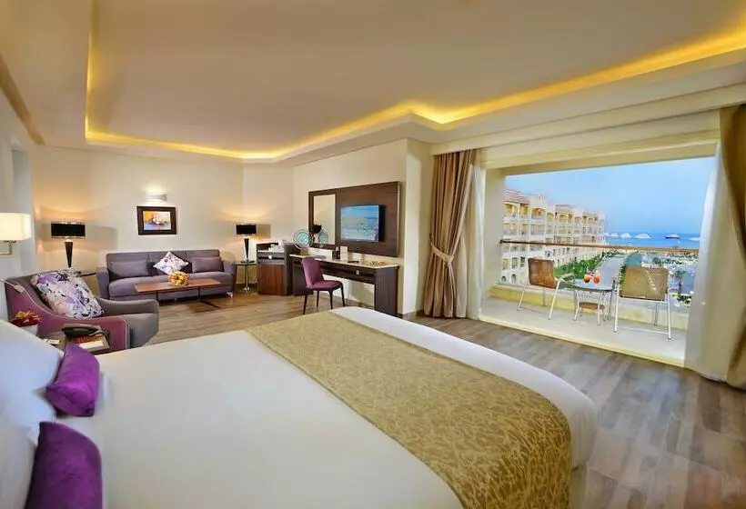 سوییت جونیور با چشم‌انداز استخر, Pickalbatros White Beach Resort  Hurghada