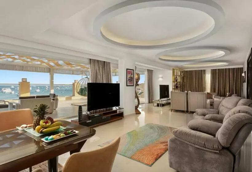 سوئیت رویال, Pickalbatros White Beach Resort  Hurghada