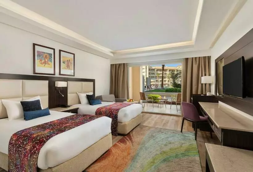اتاق لوکس سه تخته, Pickalbatros White Beach Resort  Hurghada