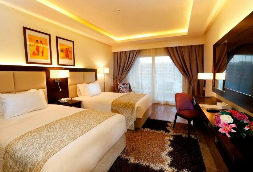 اتاق لوکس سه تخته, Pickalbatros White Beach Resort  Hurghada