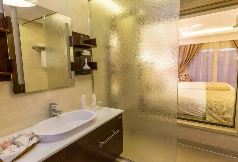 اتاق لوکس با چشم‌انداز دریا, Pickalbatros White Beach Resort  Hurghada