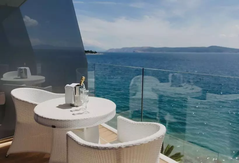 バルコニーつきオーシャンビュースーペリアルーム, Luxury Hotel Amabilis