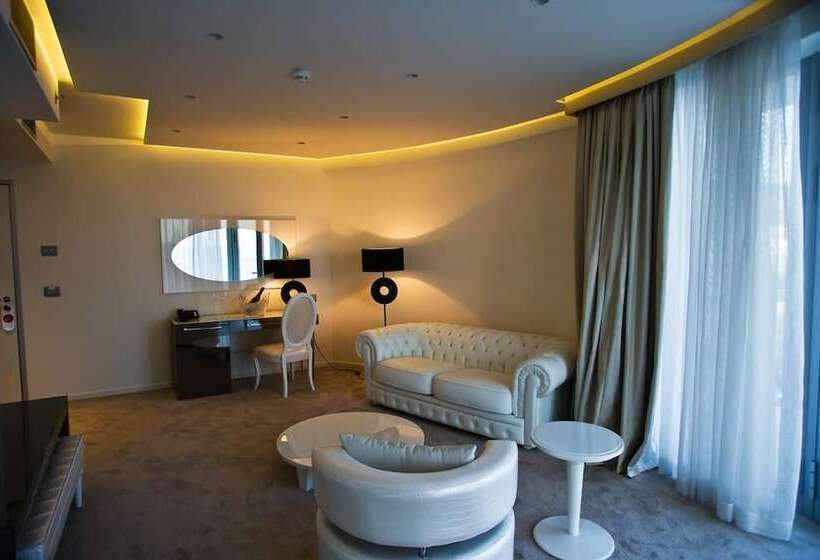 سوئیت پرزیدنت, Luxury Hotel Amabilis