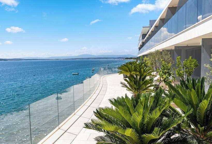 اتاق لوکس با چشم‌انداز دریا, Luxury Hotel Amabilis