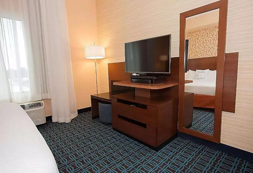 キングサイズベッドのスイートルーム, Comfort Inn & Suites Akron South