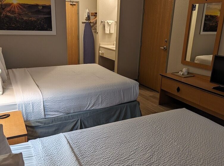 חדר סטנדרט שתי מיטות זוגיות, Days Inn & Suites By Wyndham Castle Rock