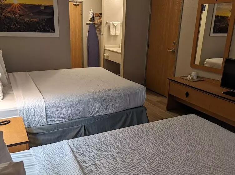 ２ダブルベッドのスタンダードルーム, Days Inn & Suites By Wyndham Castle Rock