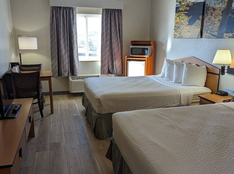 חדר סטנדרט שתי מיטות זוגיות, Days Inn & Suites By Wyndham Castle Rock