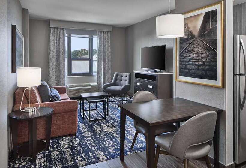 מיטת קינג בסוויטה, Embassy Suites Springfield