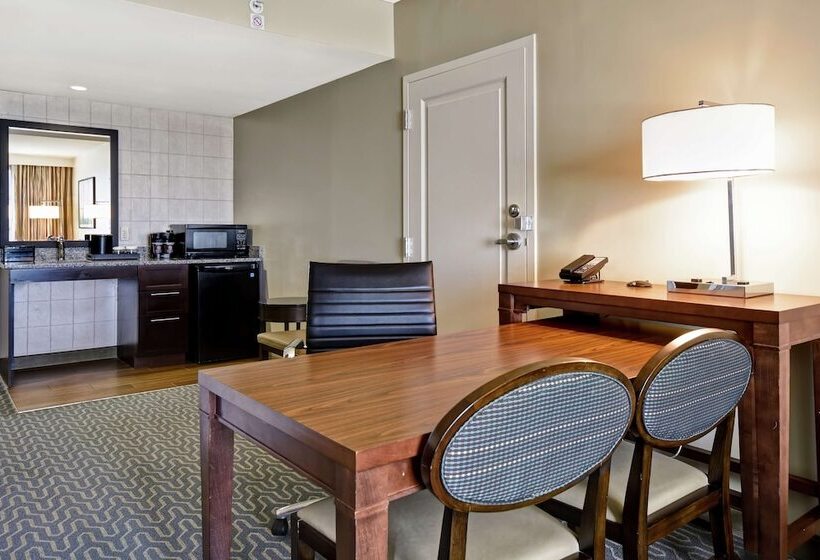 סוויטה מותאמת לאדם עם מוגבלויות, Embassy Suites Springfield