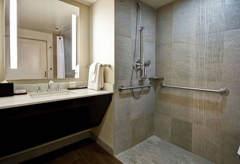 סוויטה מותאמת לאדם עם מוגבלויות, Embassy Suites Springfield