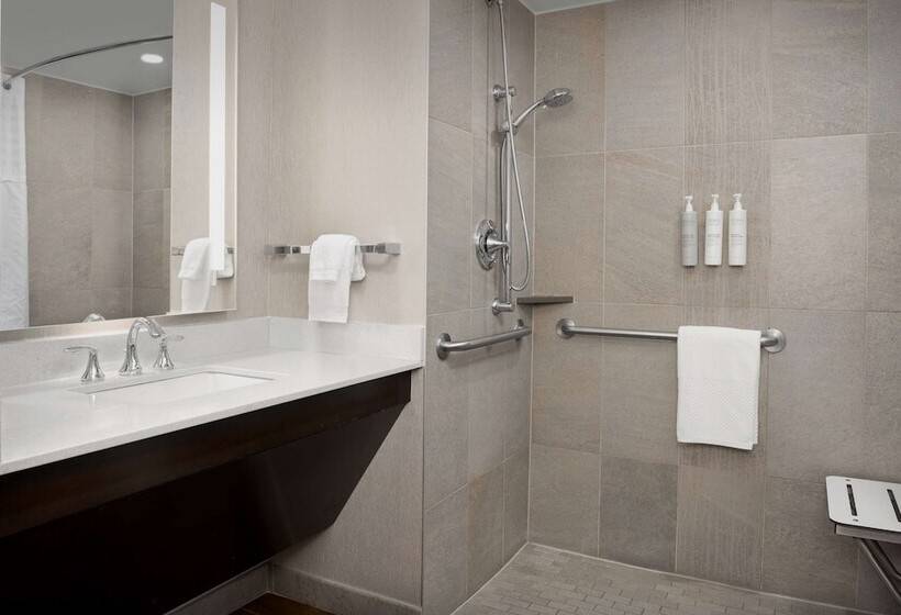 סוויטה מותאמת לאדם עם מוגבלויות, Embassy Suites Springfield