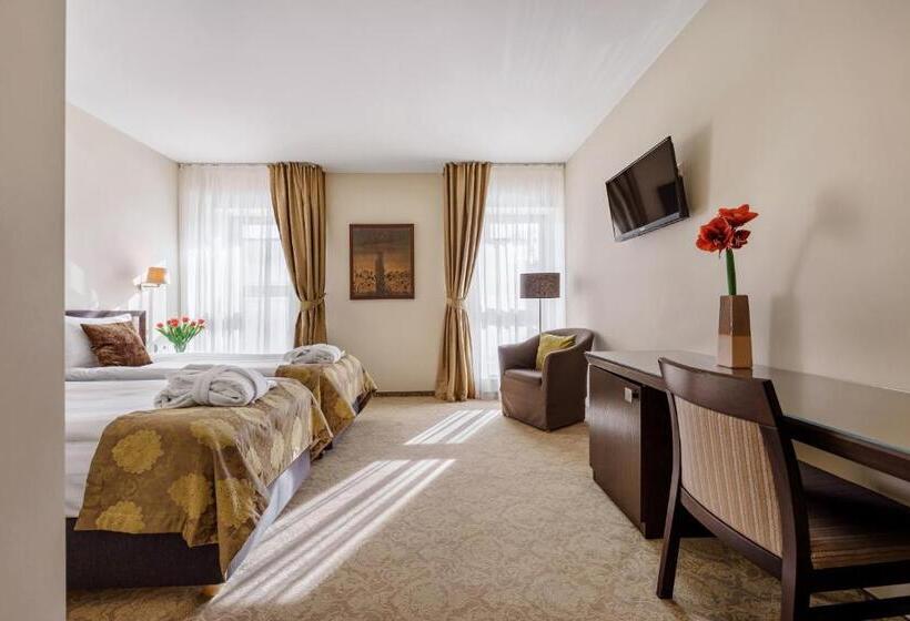 اتاق کلاس بیزنس, Euterpe