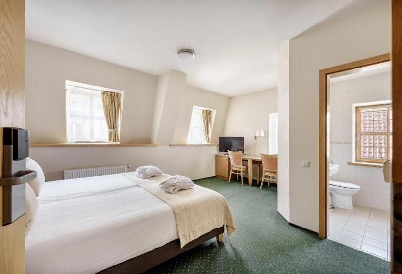 اتاق کلاس بیزنس, Euterpe