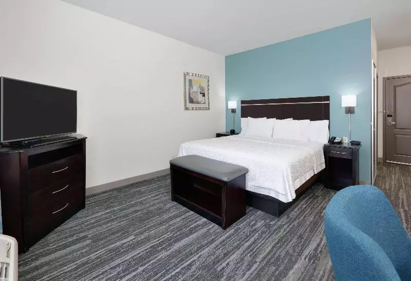 キングサイズベッドのスタンダードルーム, Hampton Inn & Suites Childress