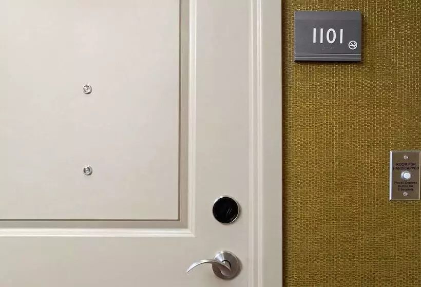 身障者適用スタンダードルーム, Hilton Garden Inn Bossier City, La