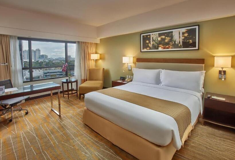 Quarto Estandar Cama King, Holiday Inn & Suites Makati, An Ihg