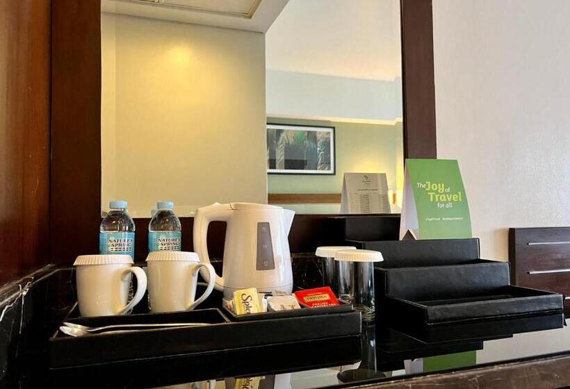 Quarto Estandar Cama King, Holiday Inn & Suites Makati, An Ihg