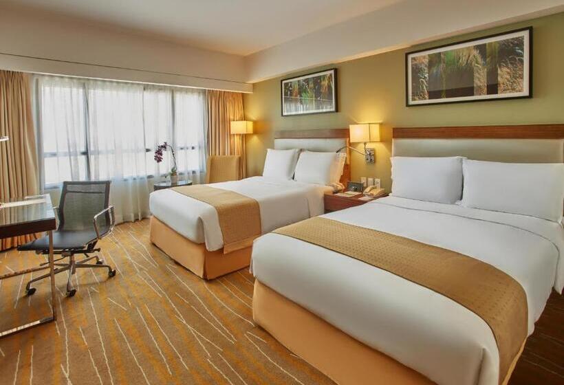 Quarto Estandar com Salão, Holiday Inn & Suites Makati, An Ihg