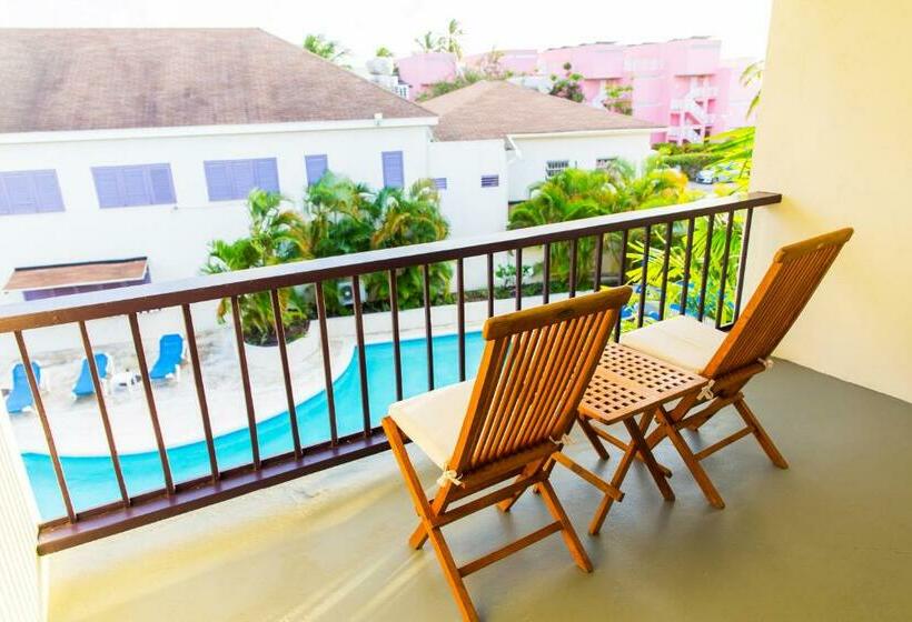 اتاق استاندارد با چشمانداز استخر, Infinity On The Beach