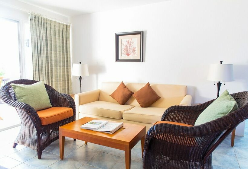 اتاق استاندارد با چشمانداز استخر, Infinity On The Beach