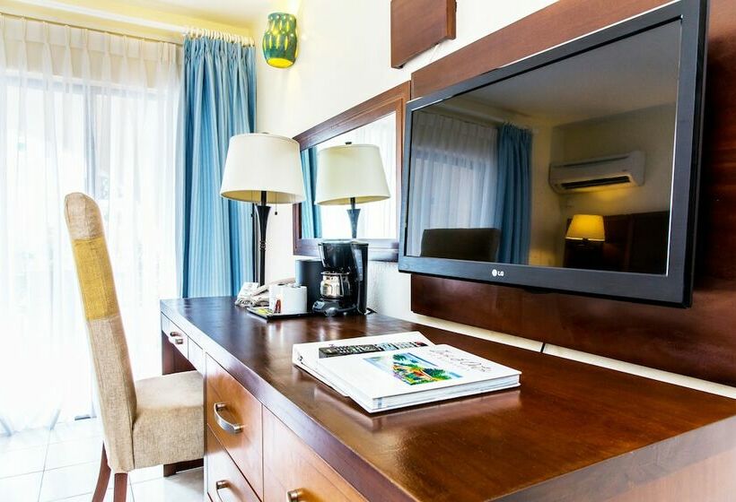 اتاق استاندارد, Infinity On The Beach